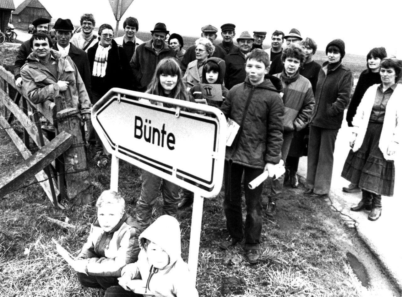 Die Bünte vor dem Ortsschild 1984